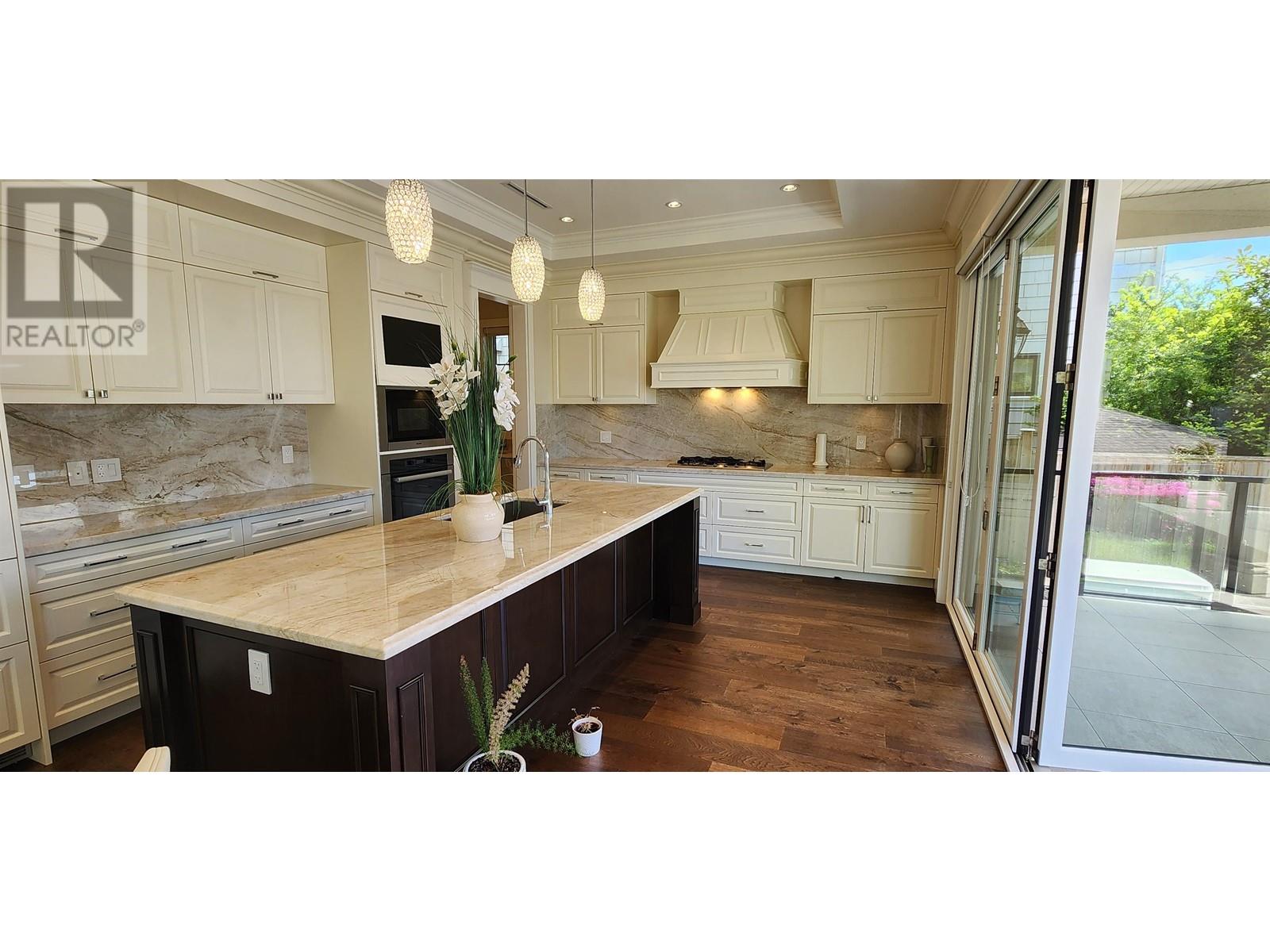 Property at 1260 KINGS AVENUE image 3