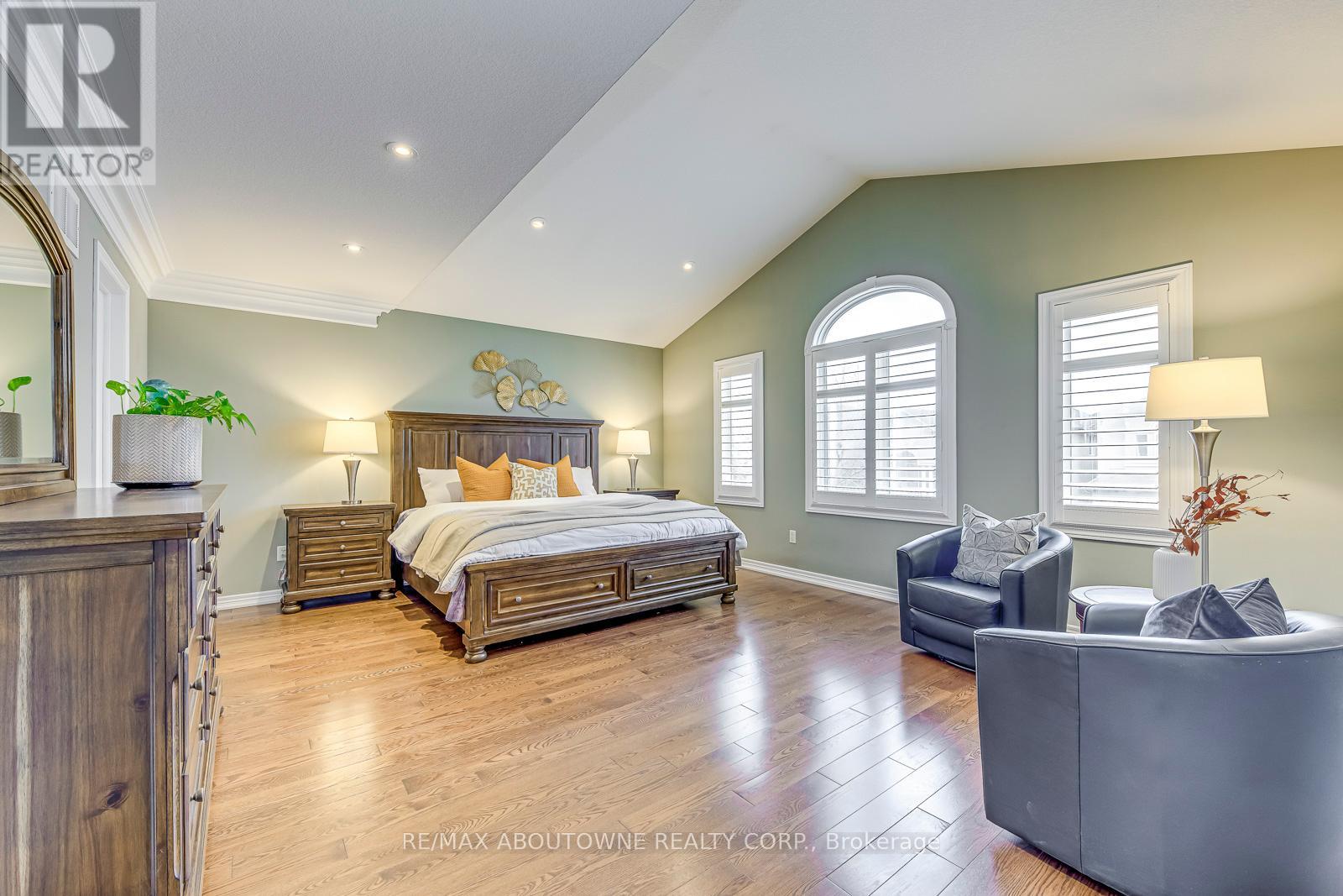 2353 Kwinter Road, Oakville, Ontario  L6M 0H3 - Photo 25 - W12157162