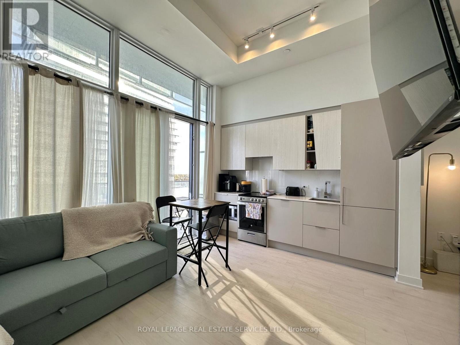 526 - 3900 Confederation Parkway, Mississauga, Ontario  L5B 0M3 - Photo 3 - W12157180