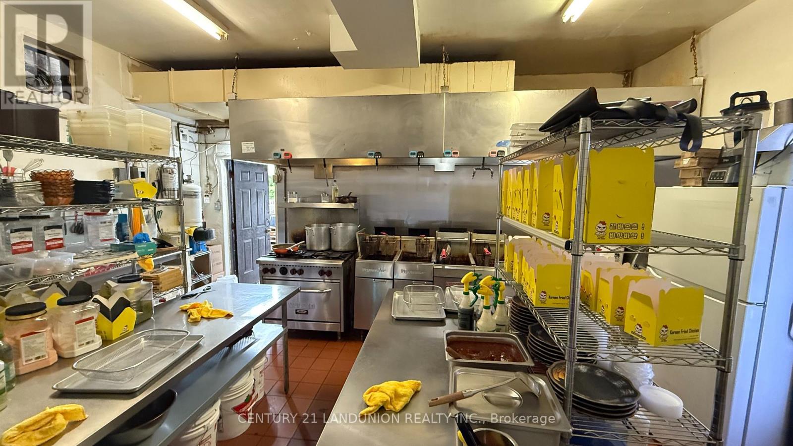 2539 Eglinton Avenue W, Toronto, Ontario  M6M 1T2 - Photo 3 - W12157181