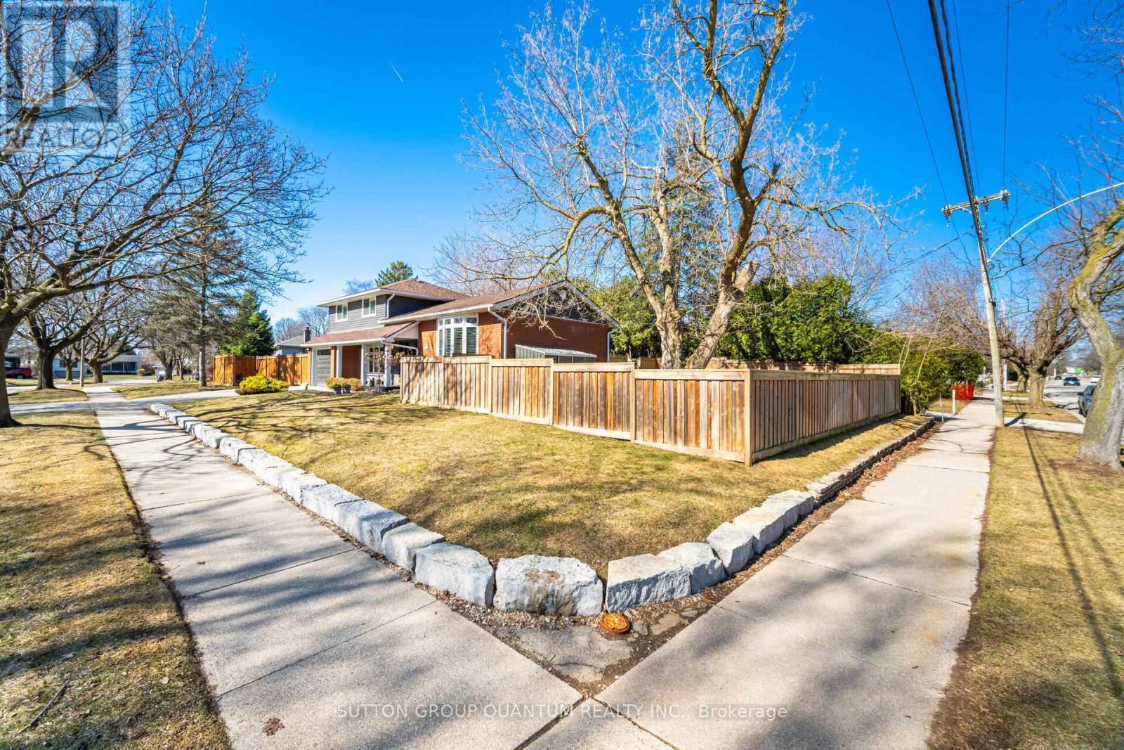 608 Rosedale Crescent, Burlington (Roseland), Ontario  L7N 2T1 - Photo 7 - W12157193