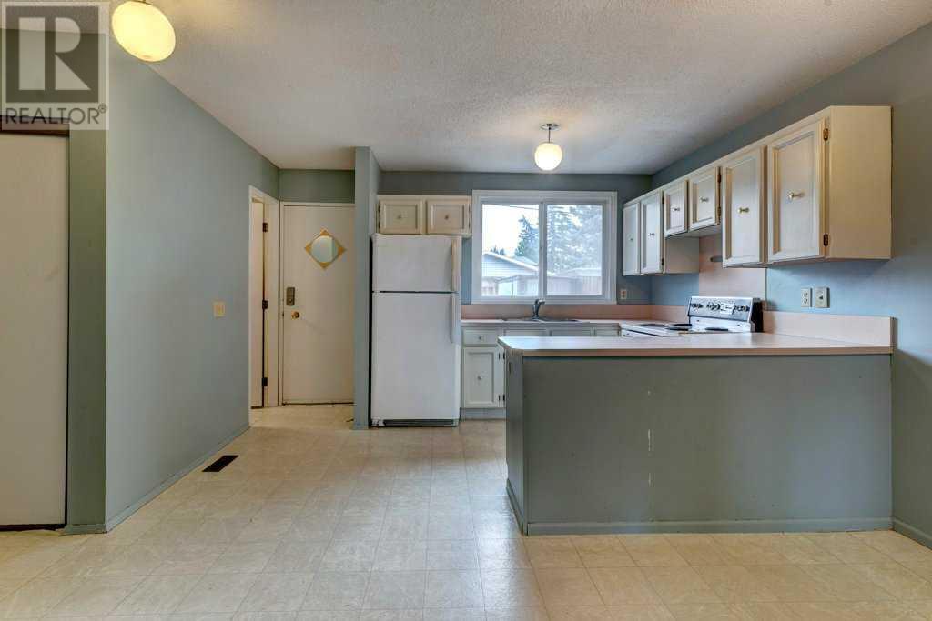 Property at 12, 630 Sabrina Road SW image 4