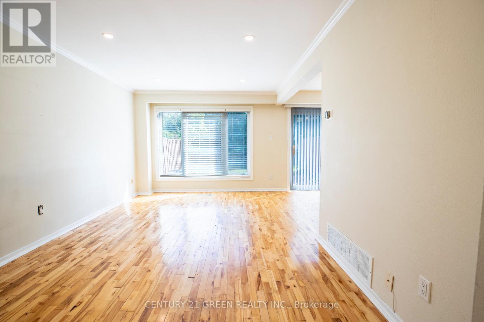26 - 26 Carisbrooke Court, Brampton, Ontario  L6S 3K1 - Photo 10 - W12063279