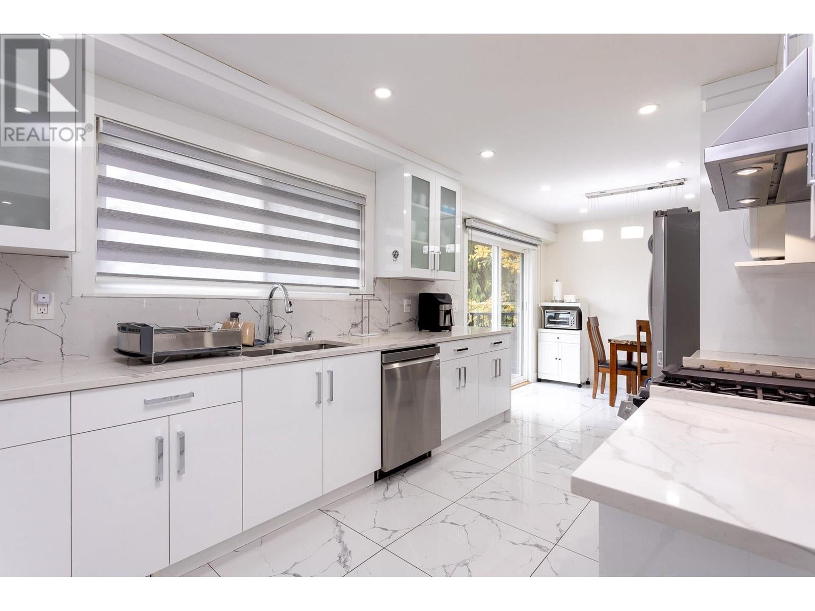 1624 Coquitlam Avenue, Port Coquitlam, British Columbia  V3B 1H7 - Photo 15 - R2974604