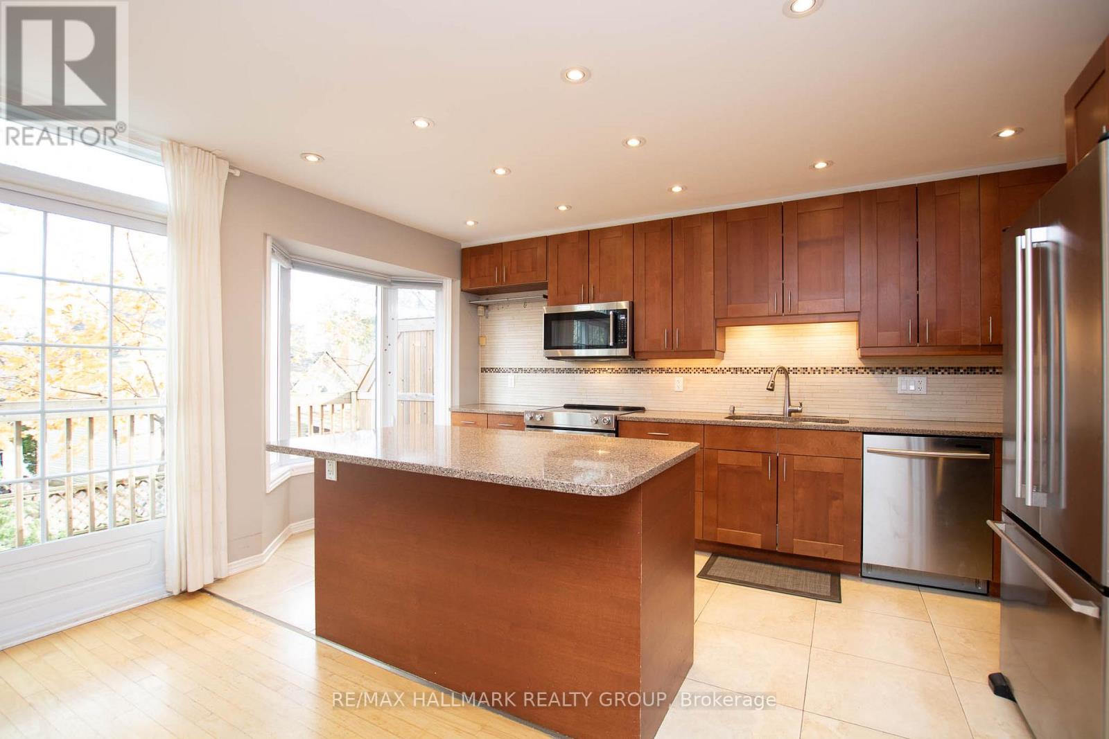 22 Central Avenue, Ottawa, Ontario  K2P 0M9 - Photo 11 - X12157208