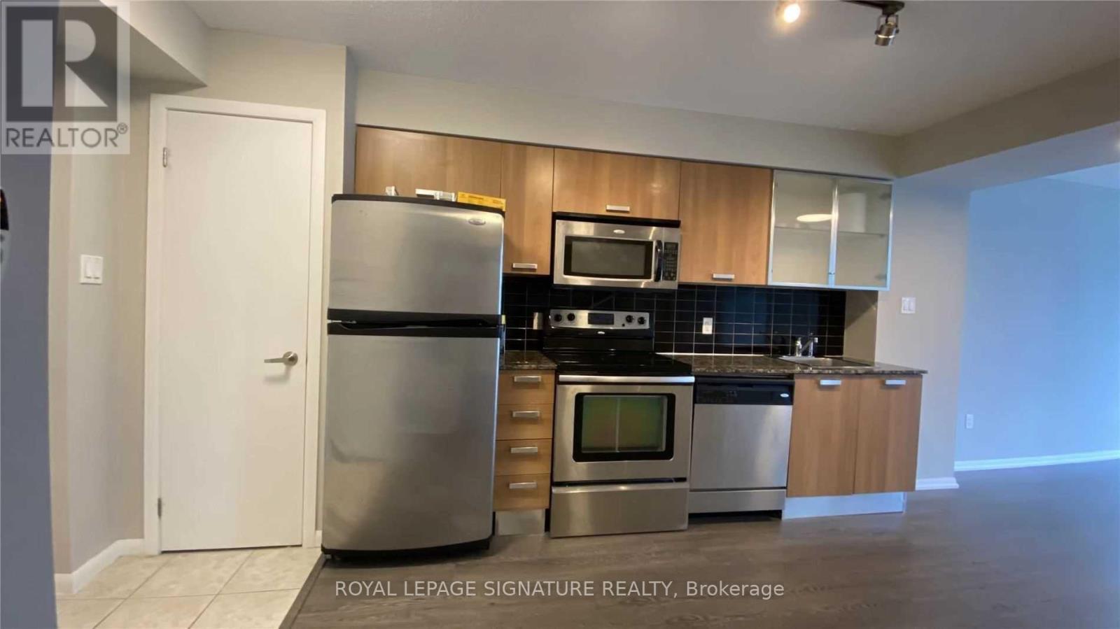 1010 - 37 Grosvenor Street, Toronto, Ontario  M4Y 3G5 - Photo 6 - C12157211