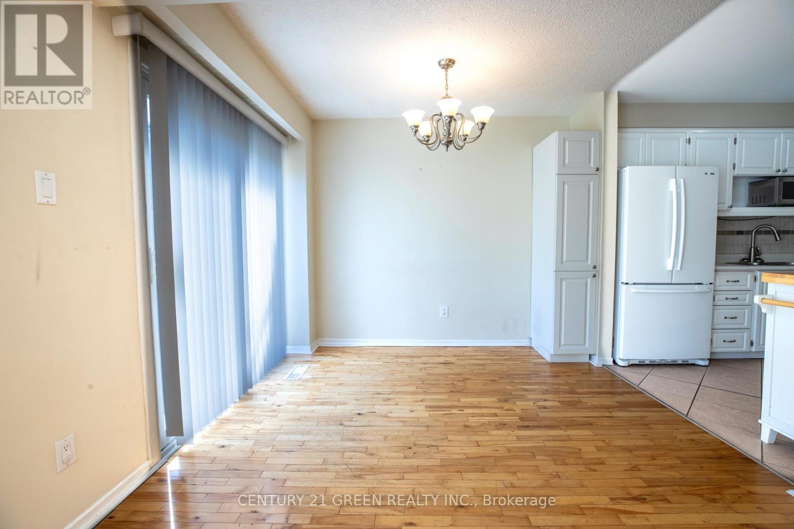 26 - 26 Carisbrooke Court, Brampton, Ontario  L6S 3K1 - Photo 11 - W12063279