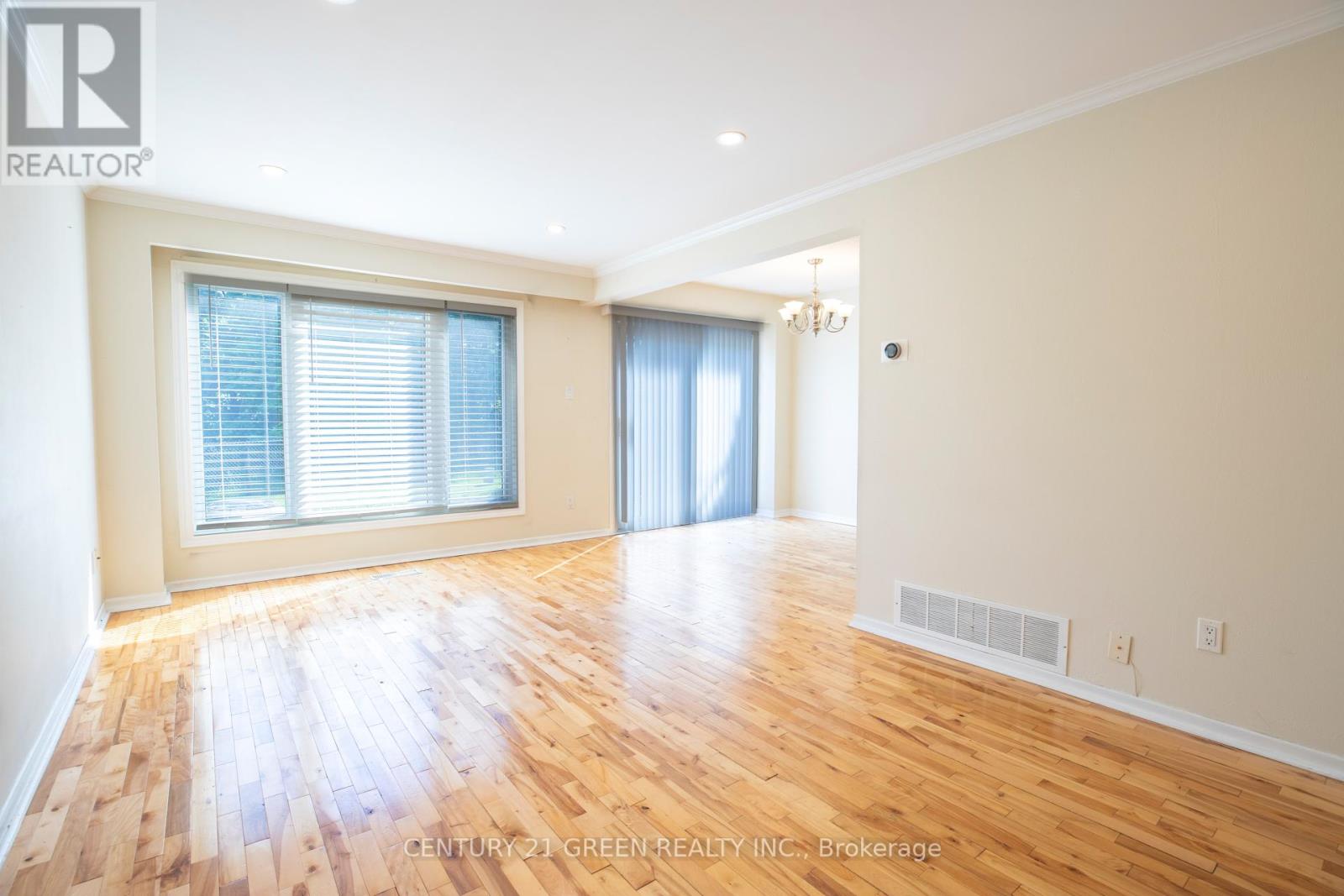 26 - 26 Carisbrooke Court, Brampton, Ontario  L6S 3K1 - Photo 9 - W12063279