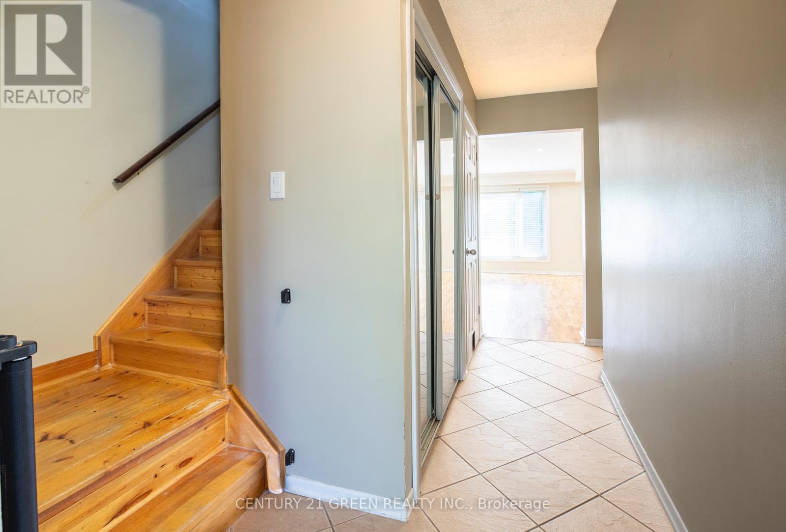 26 - 26 Carisbrooke Court, Brampton, Ontario  L6S 3K1 - Photo 6 - W12063279