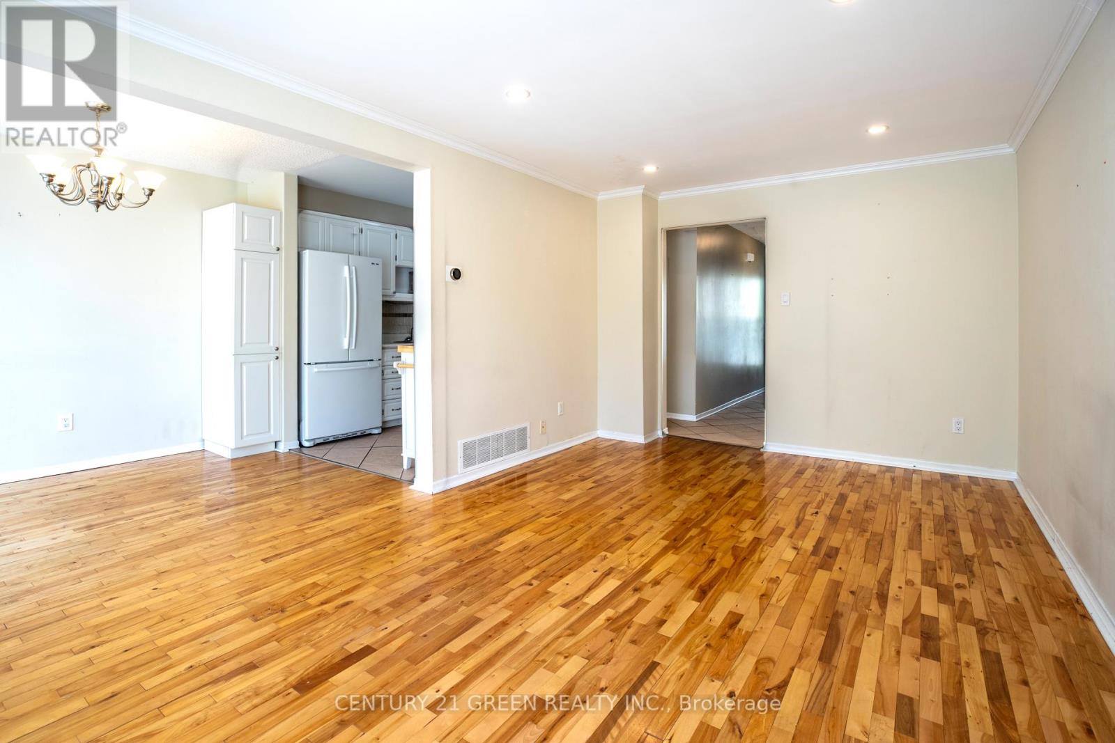 26 - 26 Carisbrooke Court, Brampton, Ontario  L6S 3K1 - Photo 8 - W12063279