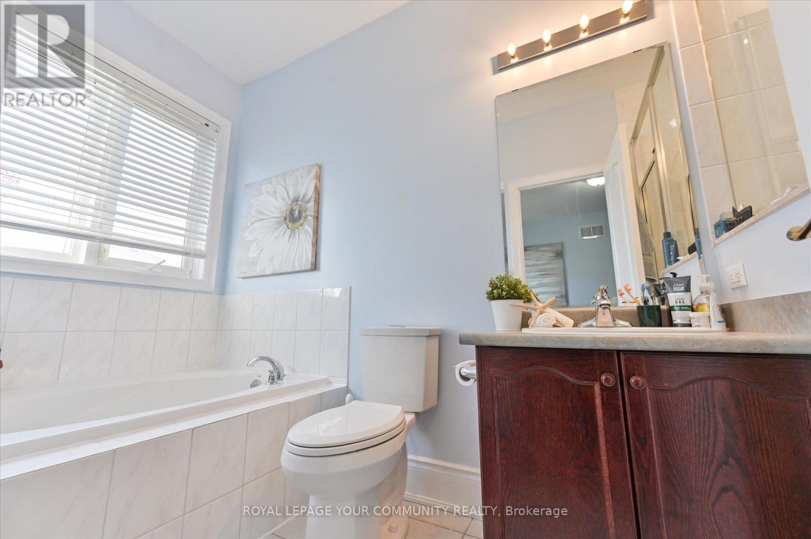 38 Brass Drive, Richmond Hill (Jefferson), Ontario  L4E 4T3 - Photo 22 - N12157204
