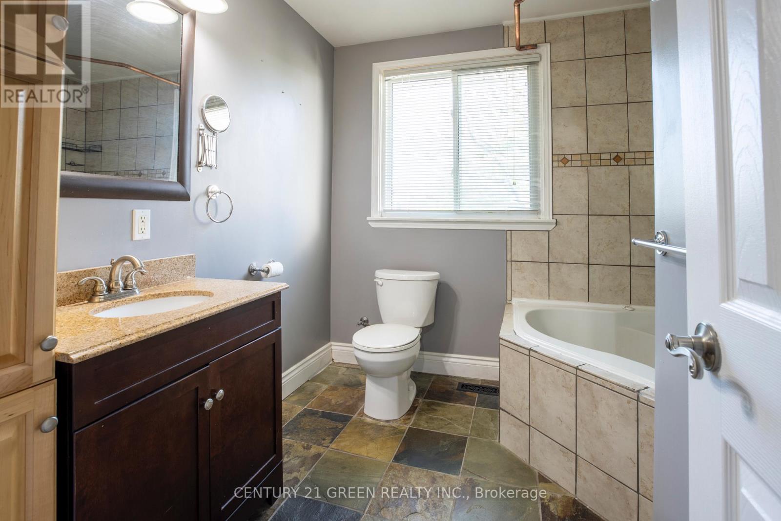 26 - 26 Carisbrooke Court, Brampton, Ontario  L6S 3K1 - Photo 23 - W12063279