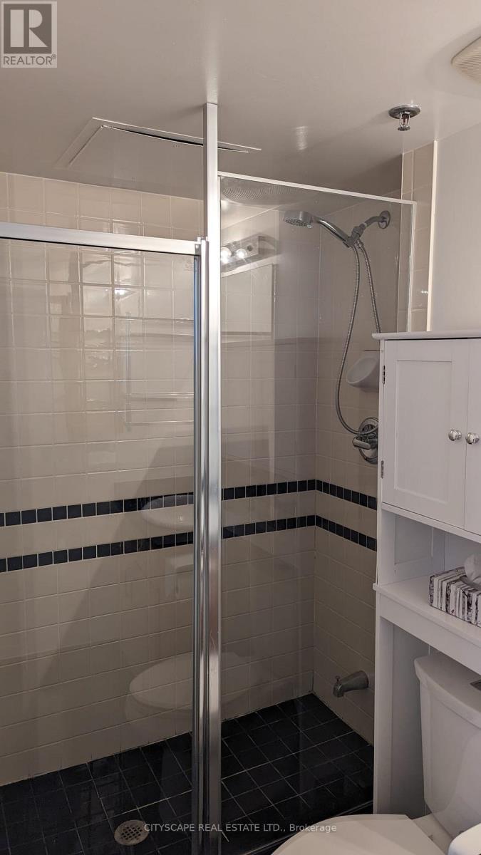 401 - 73 Richmond Street W, Toronto, Ontario  M5H 4E8 - Photo 10 - C12063611