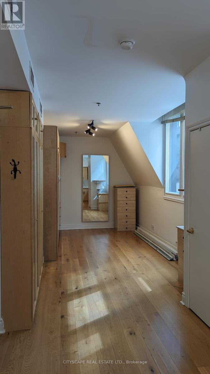 401 - 73 Richmond Street W, Toronto, Ontario  M5H 4E8 - Photo 5 - C12063611