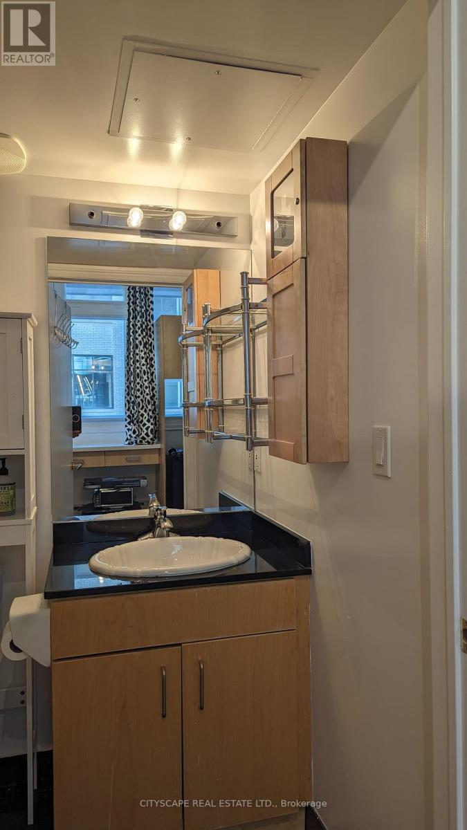 401 - 73 Richmond Street W, Toronto, Ontario  M5H 4E8 - Photo 9 - C12063611
