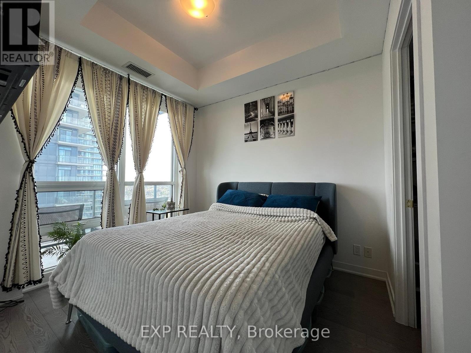 3007 - 2212 Lake Shore Boulevard W, Toronto, Ontario  M8V 0C2 - Photo 5 - W12122248