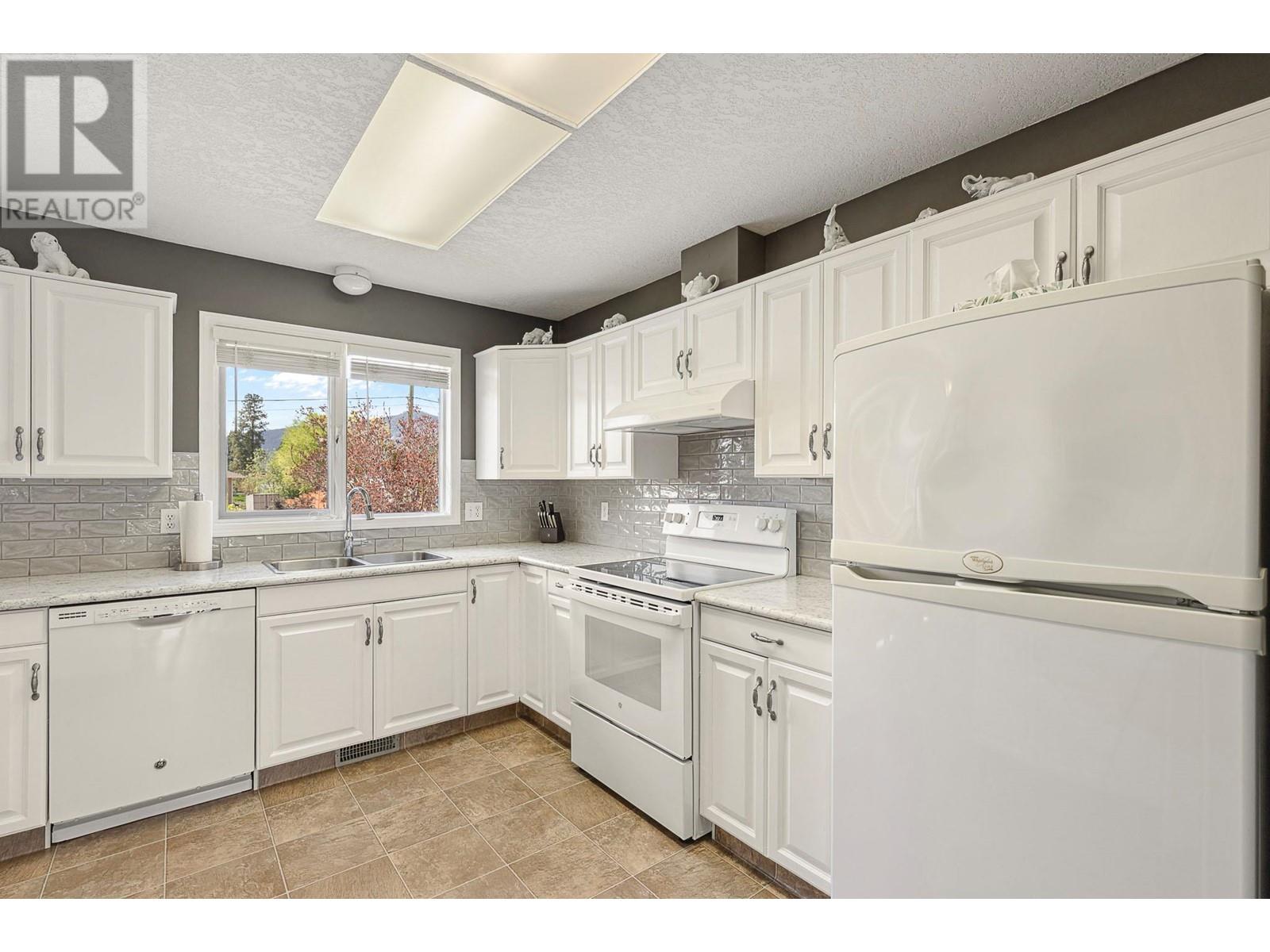 2088 Okanagan Street, Armstrong, British Columbia  V4Y 0C4 - Photo 11 - 10346407