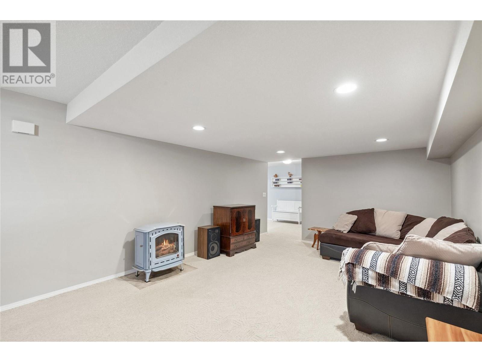 2088 Okanagan Street, Armstrong, British Columbia  V4Y 0C4 - Photo 38 - 10346407