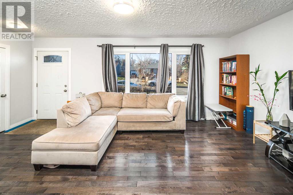 Property at 5424 Thorncliffe Drive NW image 2