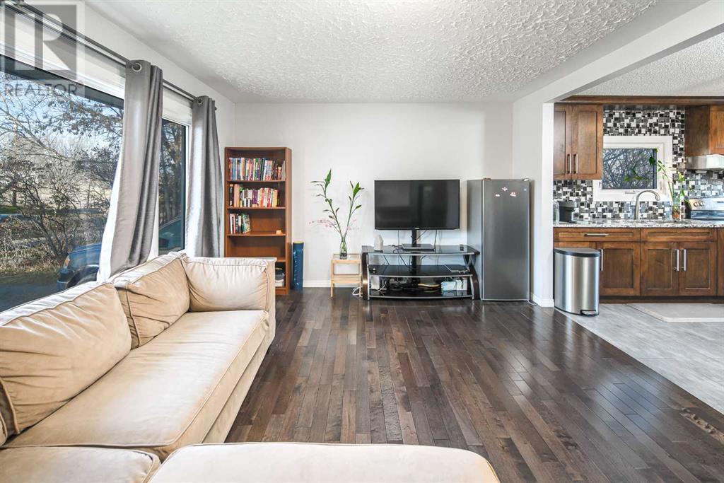 Property at 5424 Thorncliffe Drive NW image 3