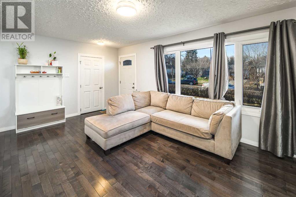 Property at 5424 Thorncliffe Drive NW image 4