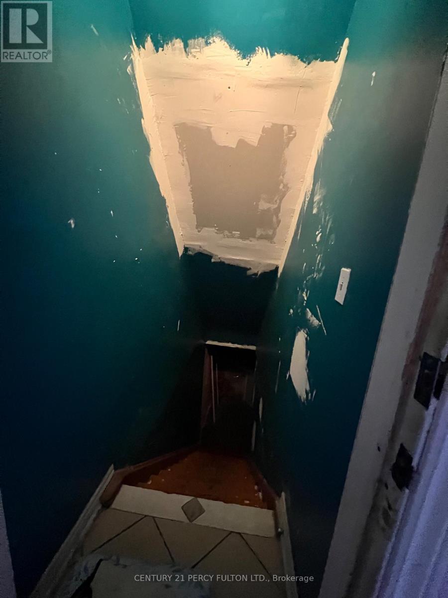 1506 Eglinton Avenue W, Toronto, Ontario  M6E 2G5 - Photo 27 - W12149363