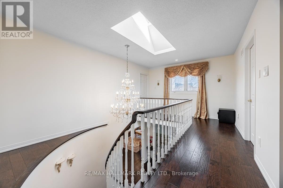 9 Addison Street, Richmond Hill, Ontario  L4C 7M2 - Photo 6 - N12021149