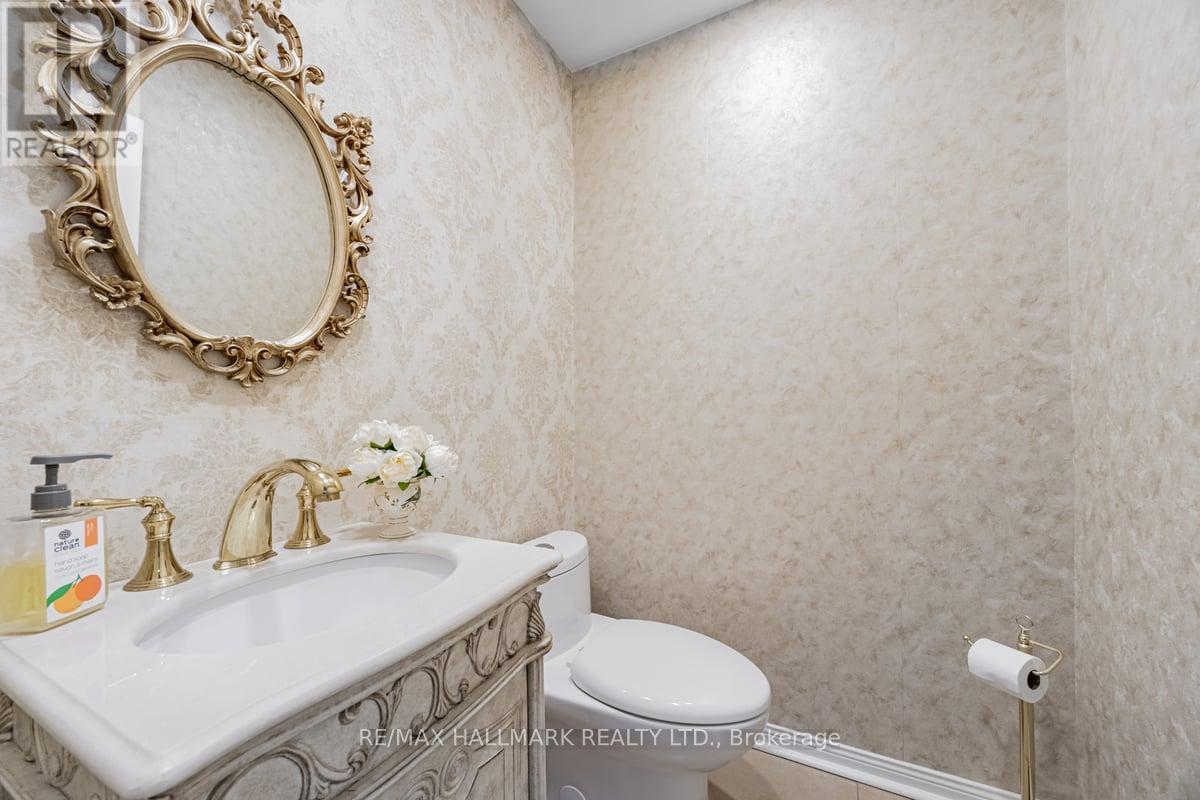 9 Addison Street, Richmond Hill, Ontario  L4C 7M2 - Photo 5 - N12021149
