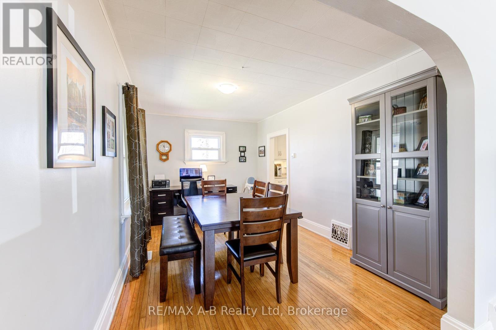 108 Loveys Street E, East Zorra-Tavistock, Ontario  N0J 1L0 - Photo 13 - X12091587