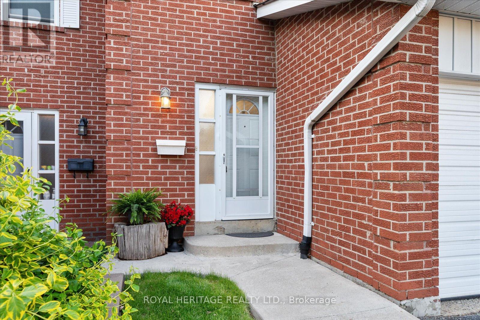 18 Reith Way, Markham, Ontario  L3T 5C7 - Photo 3 - N12157234