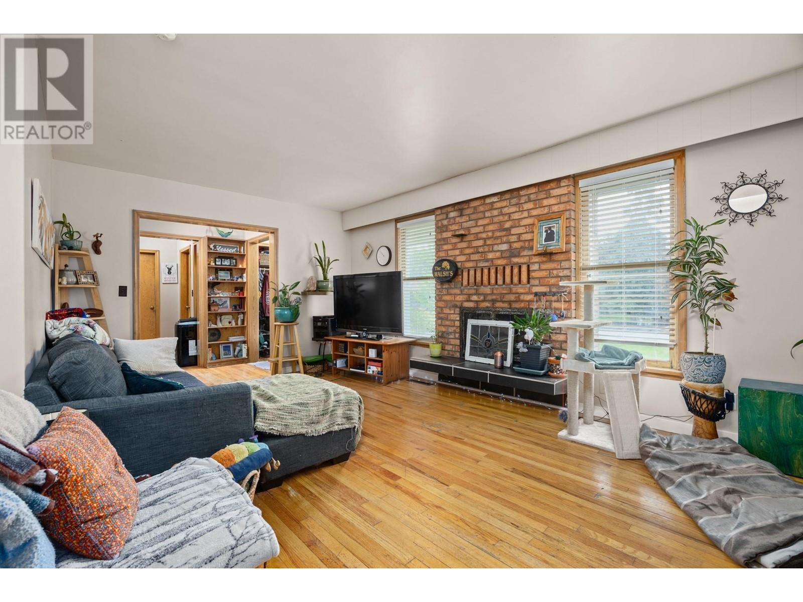 Property at 2800 39 Street image 5