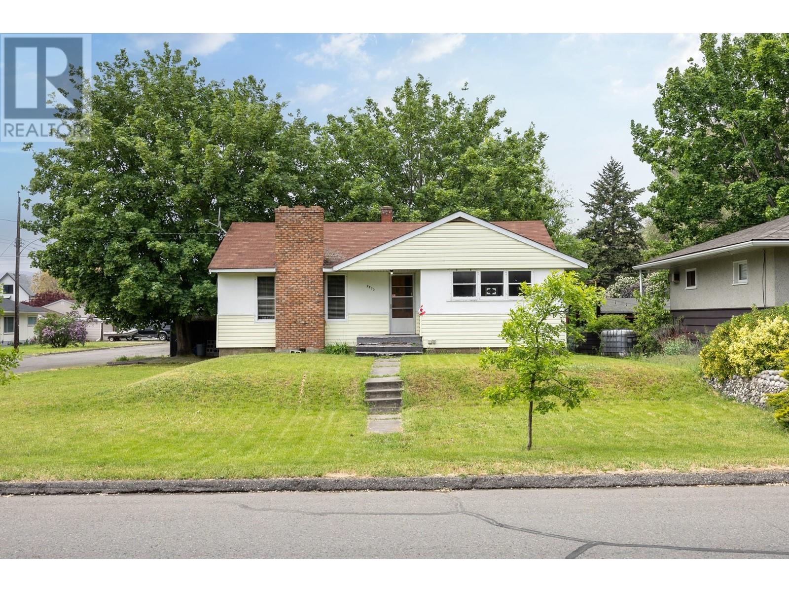 Property at 2800 39 Street image 2