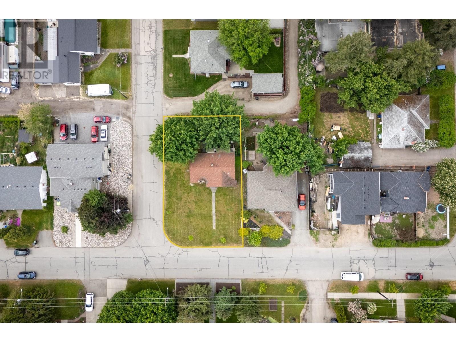 Property at 2800 39 Street image 3