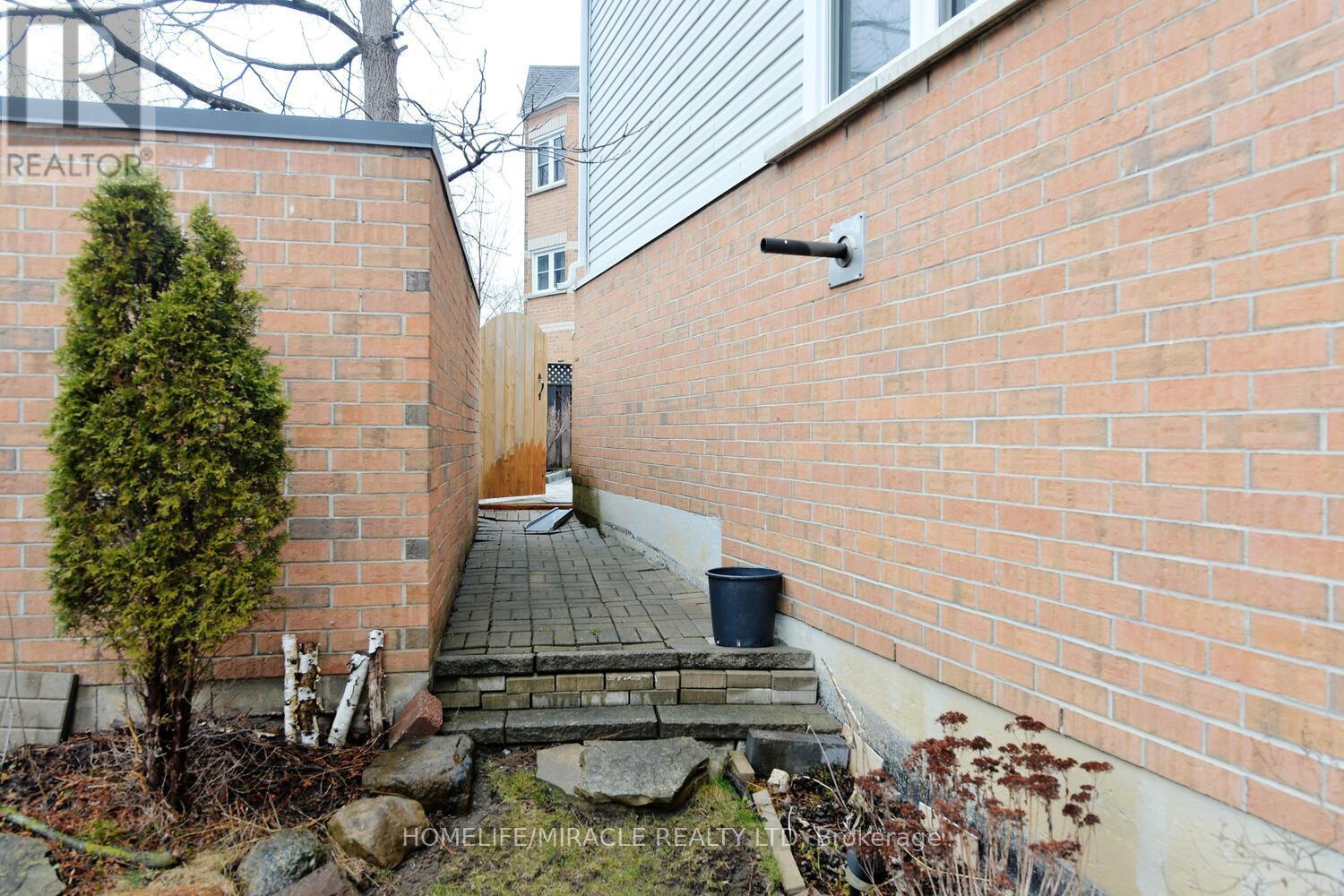 51 Brandy Lane Way, Newmarket, Ontario  L3Y 8P7 - Photo 40 - N12111155