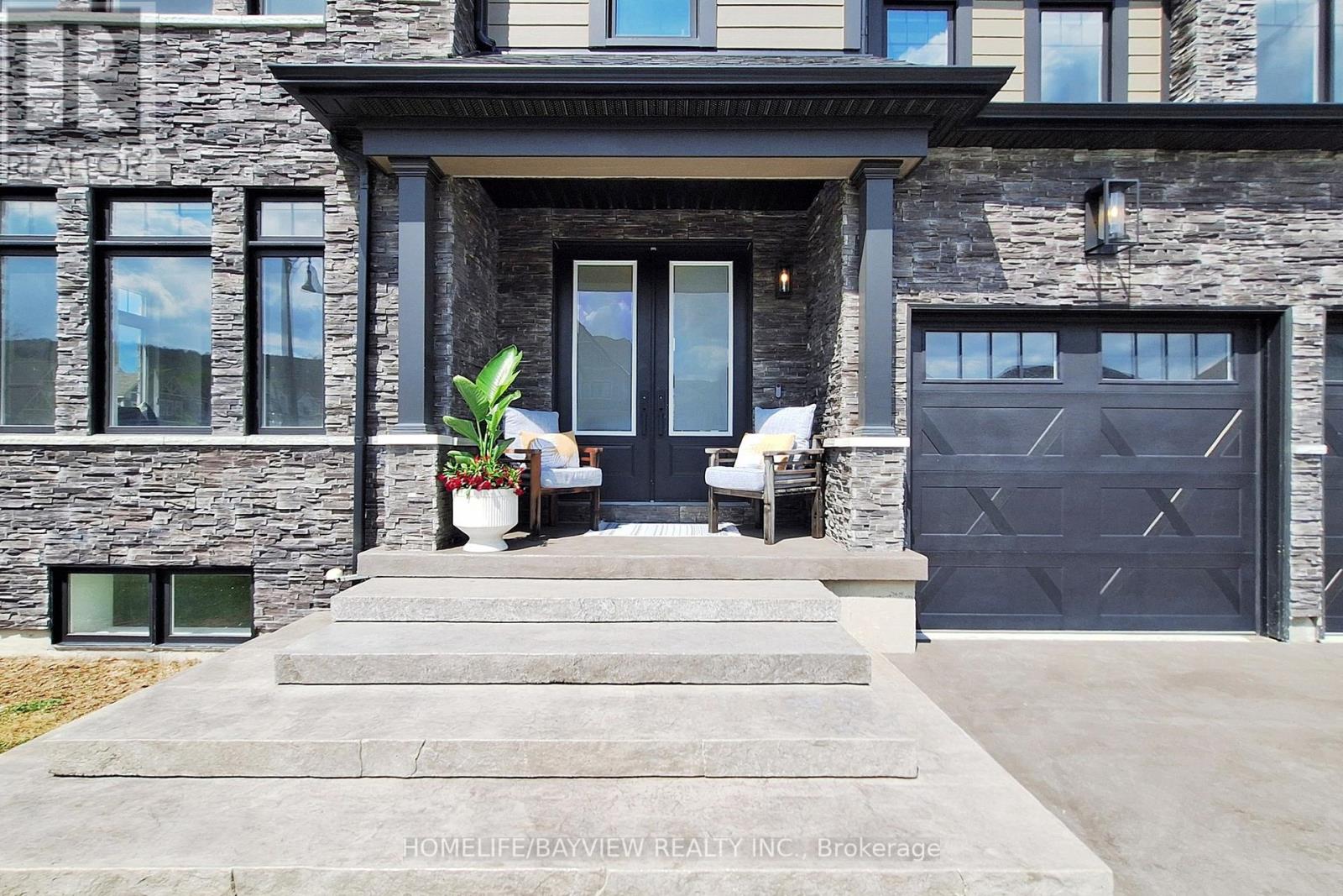Property at 100 REED WAY N image 3