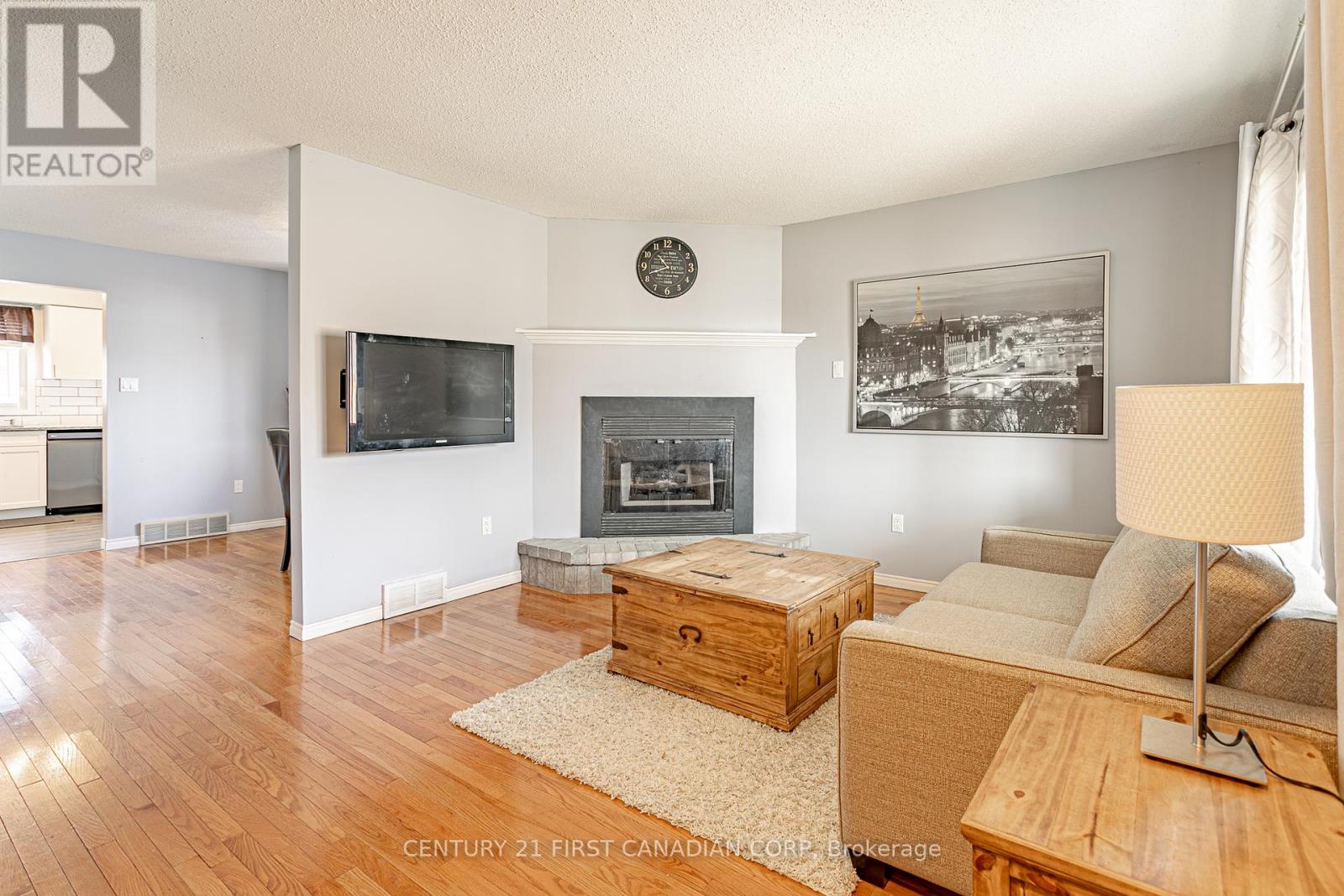 91 Bonaventure Drive W, London East, Ontario  N5V 4A7 - Photo 6 - X12022440