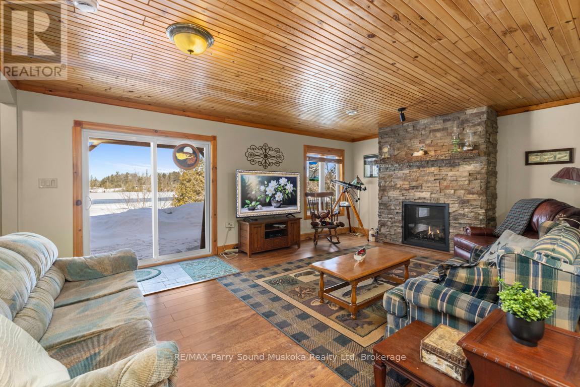 17 Martha Drive, Mckellar, Ontario  P0G 1C0 - Photo 8 - X12047150