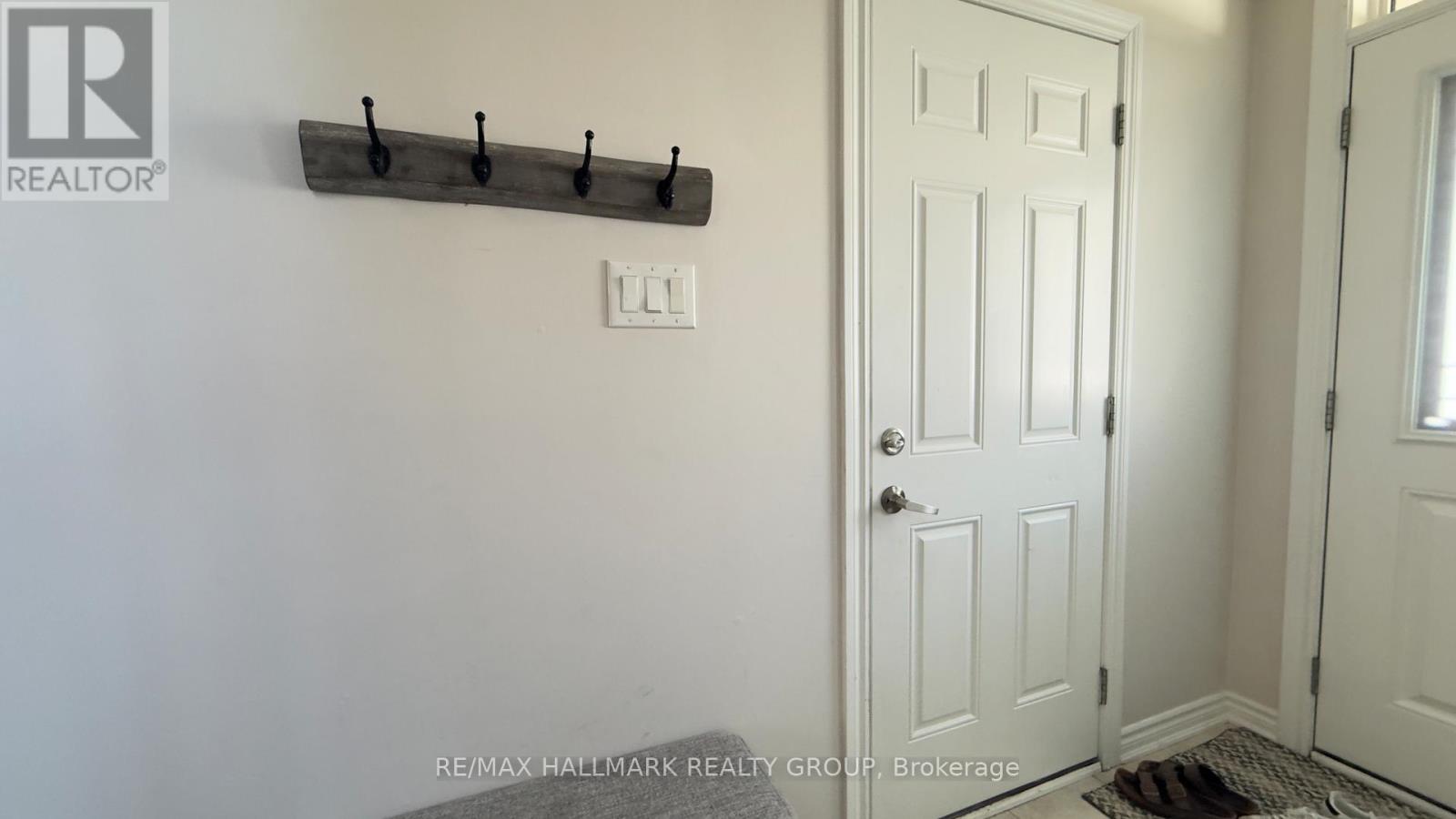 207 Cayman Road, Ottawa, Ontario  K2S 0N9 - Photo 4 - X12140894