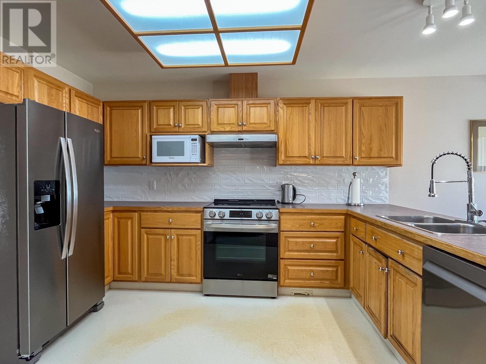 501 Stanley Crescent, Kelowna, British Columbia  V1W 4L8 - Photo 5 - 10348027