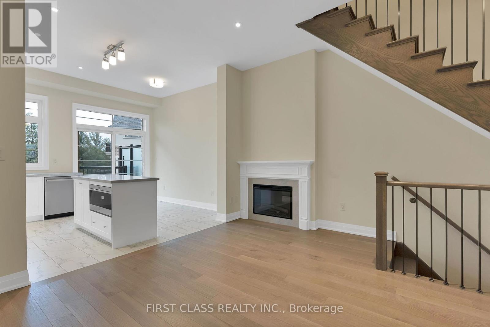 4289 Major Mackenzie Drive, Markham, Ontario  L6C 3L5 - Photo 4 - N12123133