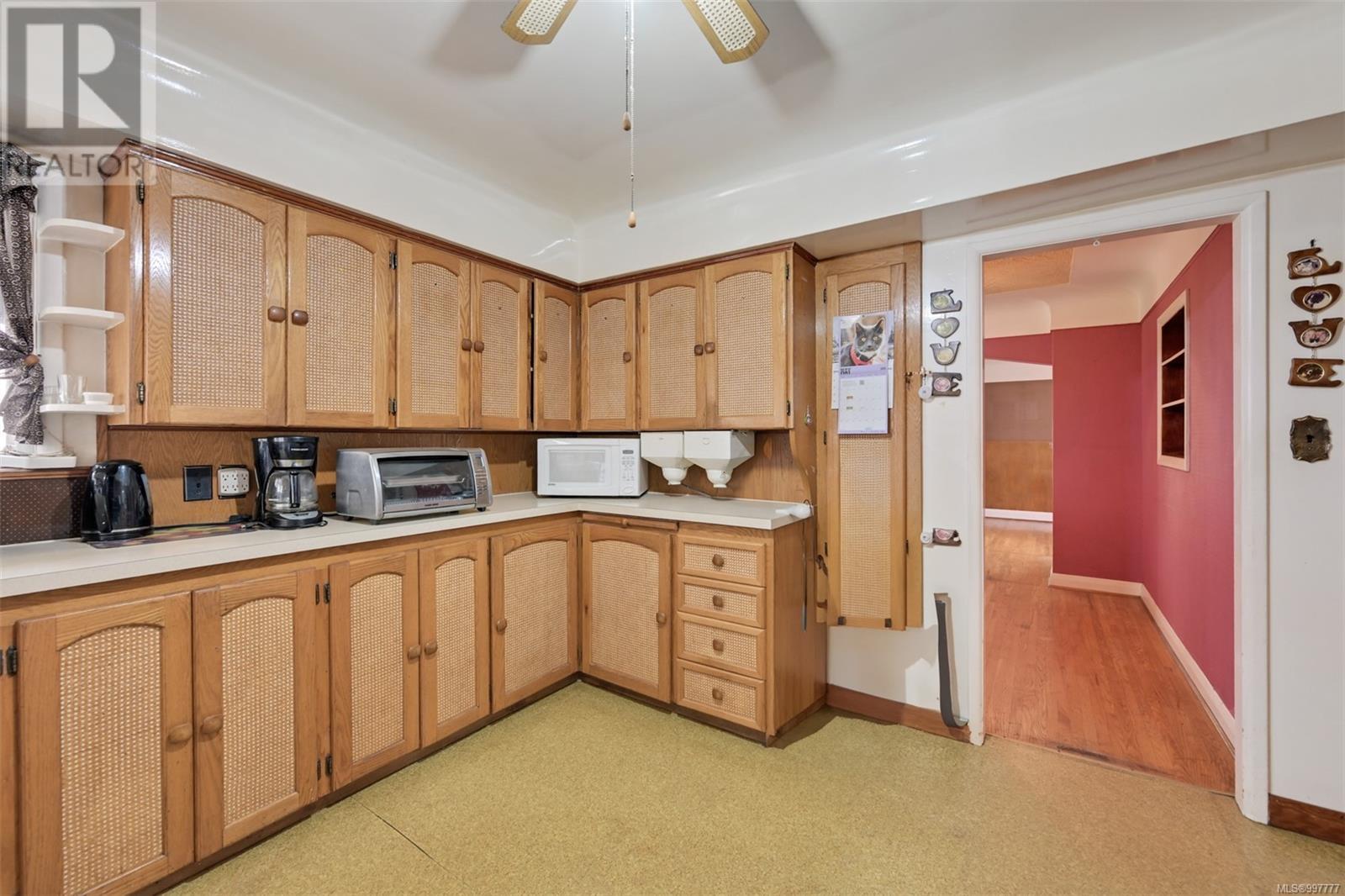 Property at 1233 Tattersall Dr image 4
