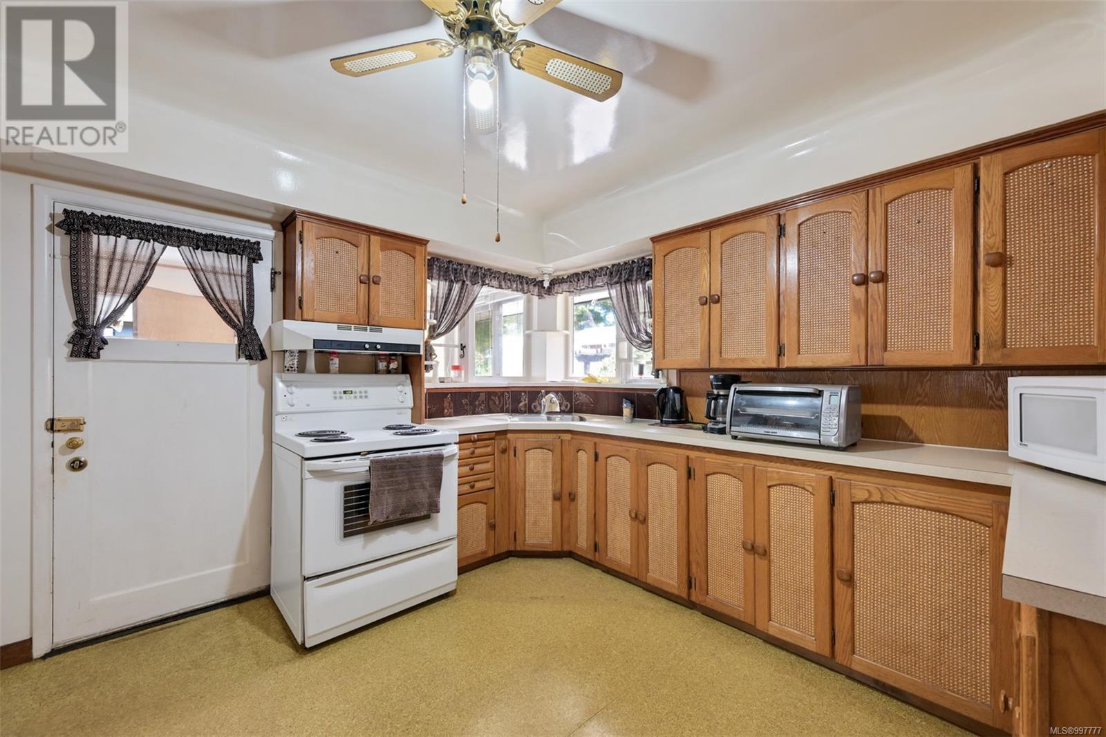 Property at 1233 Tattersall Dr image 2