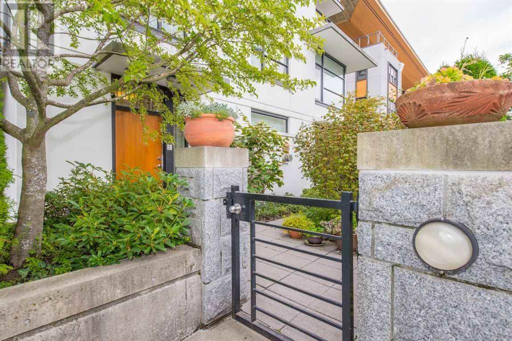 Listing Picture 3 of 10 : 107 6018 IONA DRIVE, Vancouver / 溫哥華 - 魯藝地產 Yvonne Lu Group - MLS Medallion Club Member