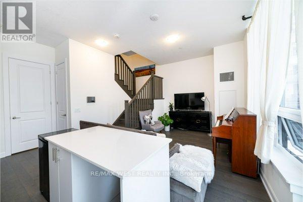 102 - 3220 William Coltson Avenue E, Oakville, Ontario  L6H 7W6 - Photo 8 - W12157263