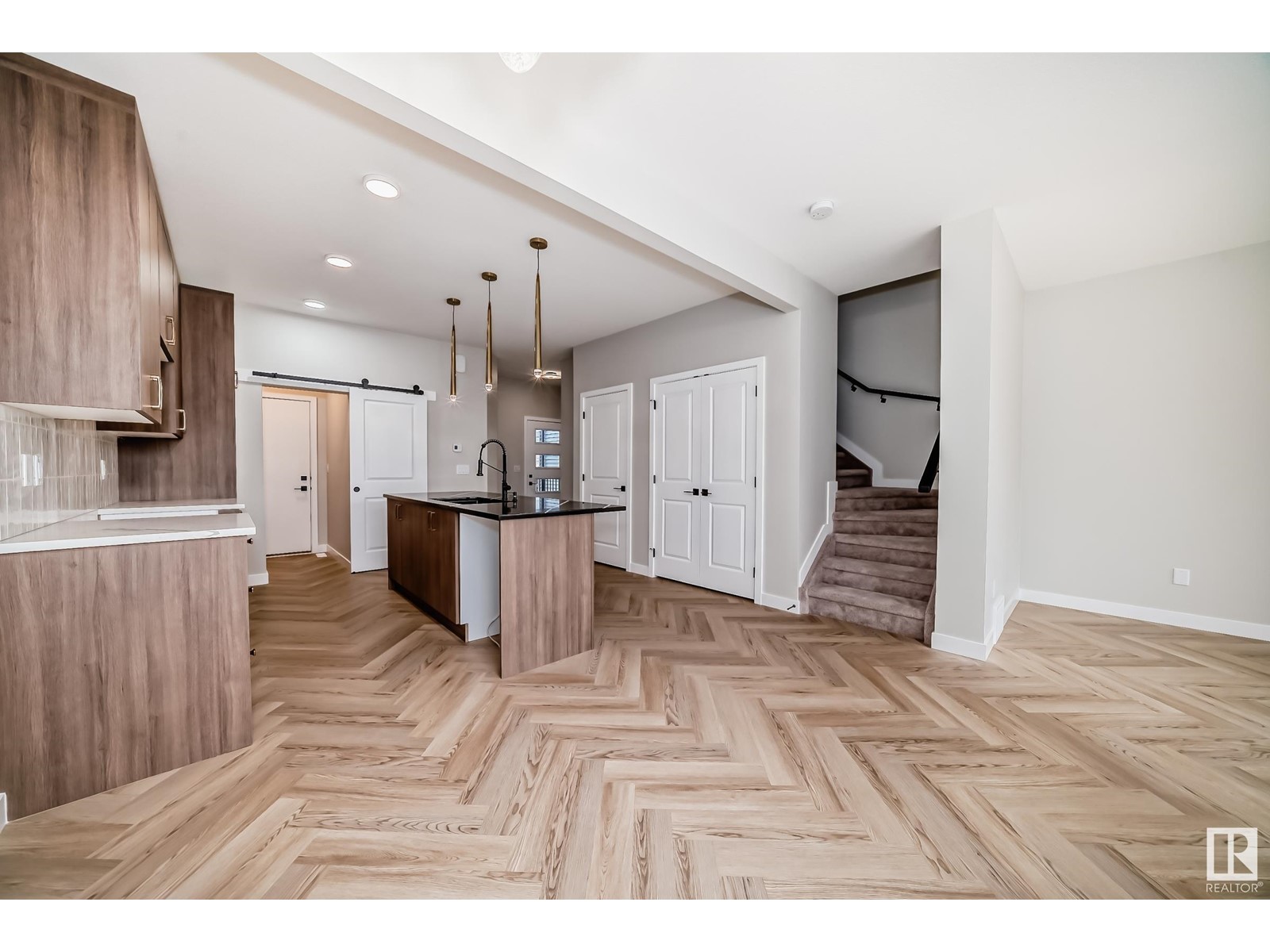 Property at 2911 65 ST SW image 2