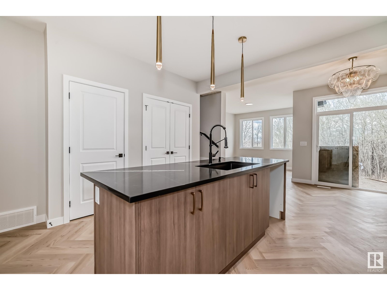 Property at 2911 65 ST SW image 4