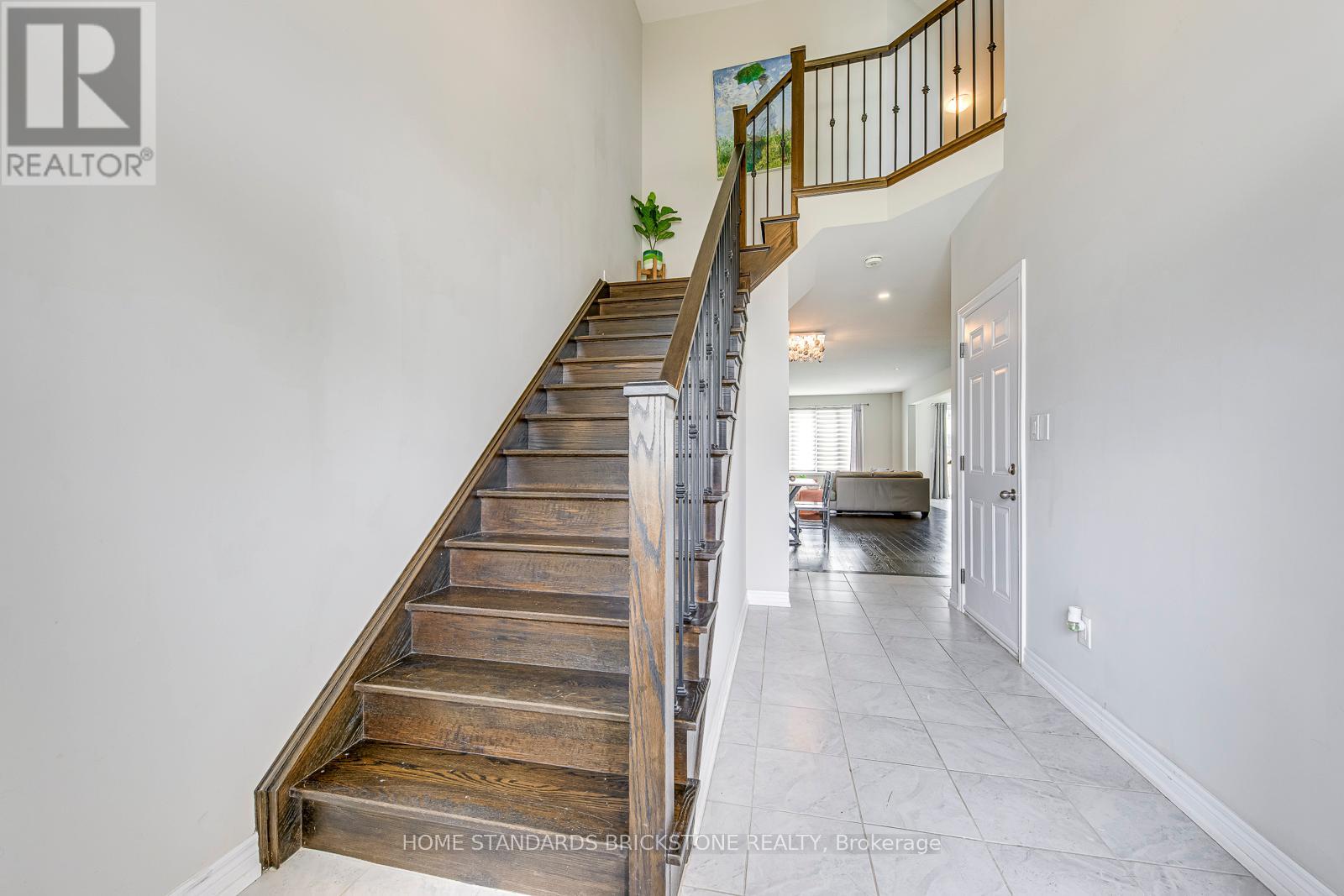 70 Robertson Road, Hamilton, Ontario  L9K 0H8 - Photo 4 - X12154342