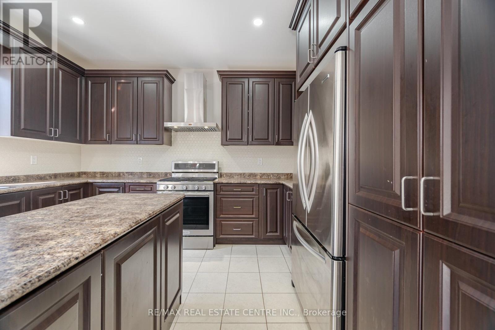 18 Eltesoro Street, Brampton, Ontario  L6P 4J5 - Photo 22 - W12140553