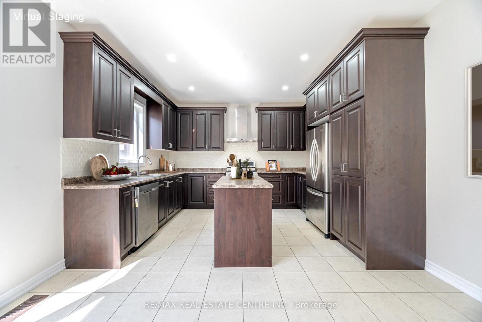 18 Eltesoro Street, Brampton, Ontario  L6P 4J5 - Photo 8 - W12140553
