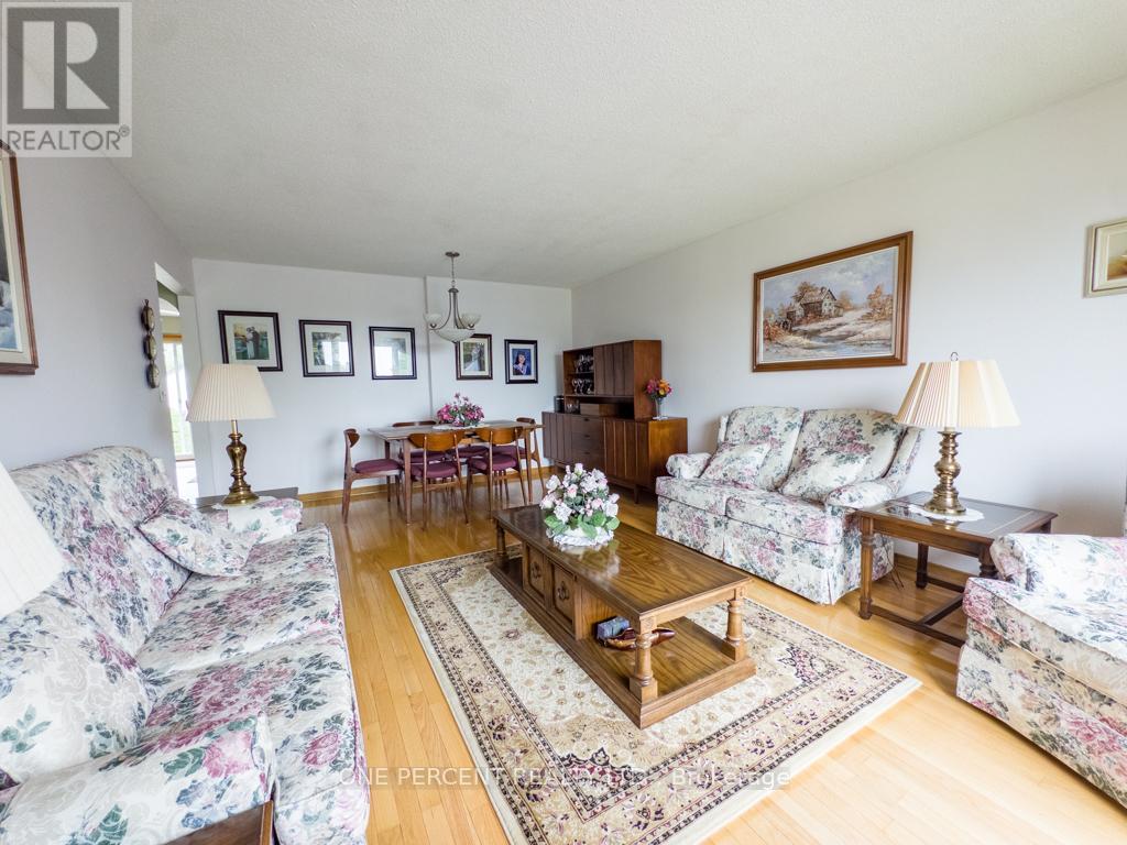 25 Loraine Avenue, Quinte West, Ontario  K8V 6M1 - Photo 6 - X12153714